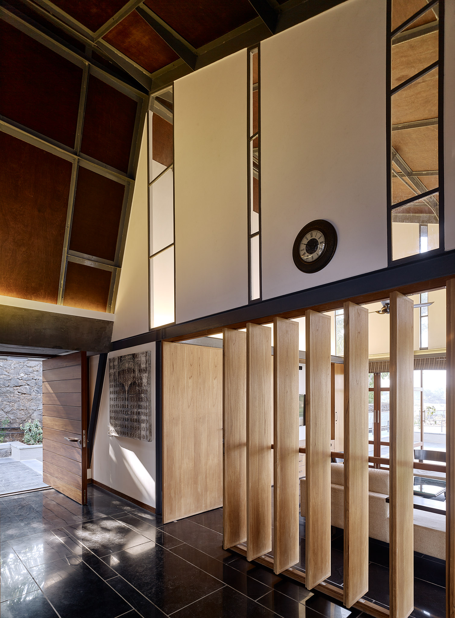 Opolis Architects, roof-house in Khandala